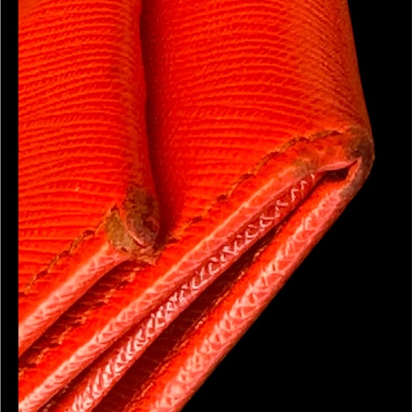 Salvatore Ferragamo Bifold Red Leather Wallet With Gold Tone Hardware. - Picture 13 of 13